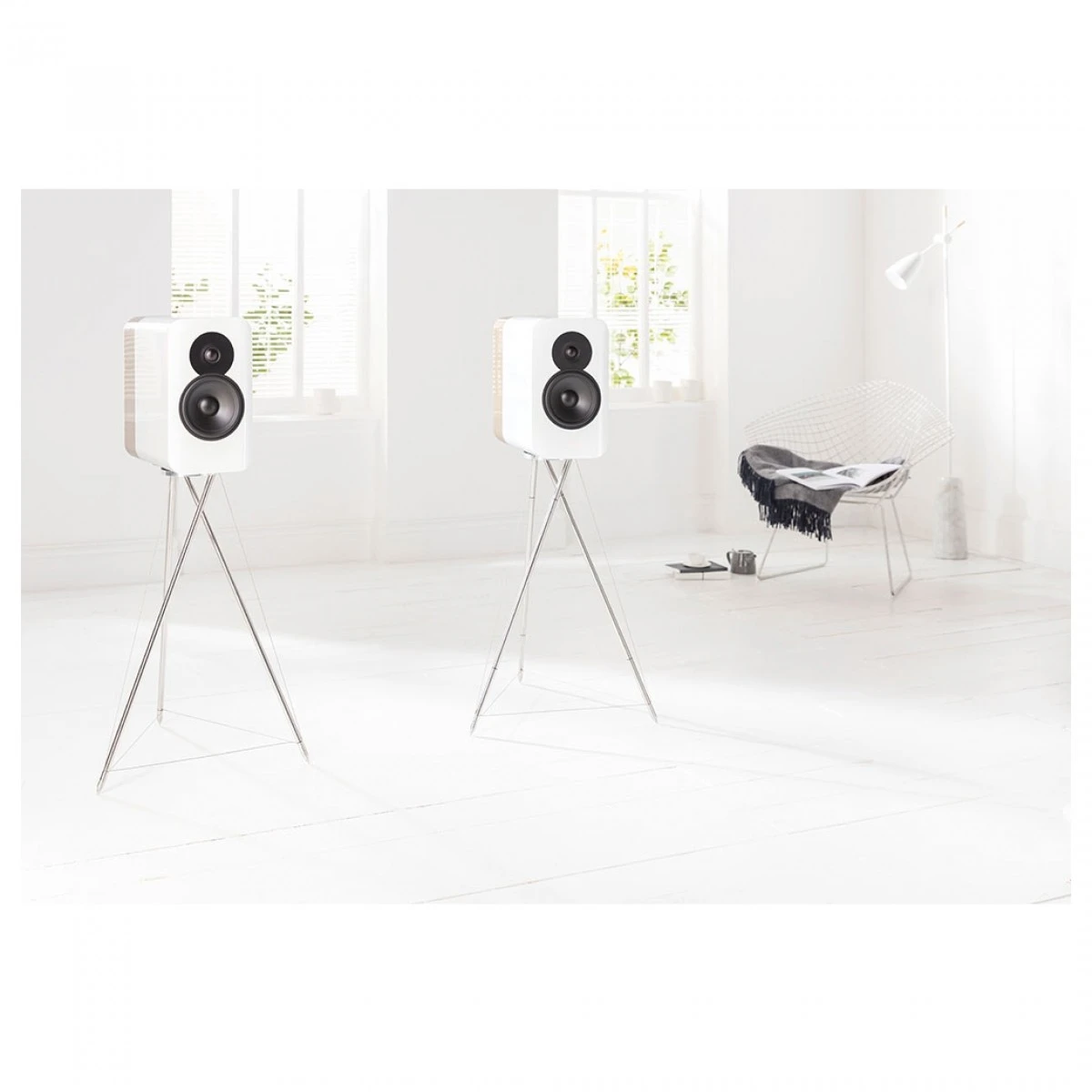 Q Acoustics Concept 300 Gloss White / Oak Bookshelf Speakers (Pair) W/ Tripod Speaker Stands - Image 5